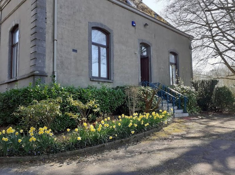 Studio pilates Emily Woine - Respire, be Yoga - professeur de Yoga et de Pilates, praticienne et maître Reiki à Anhée