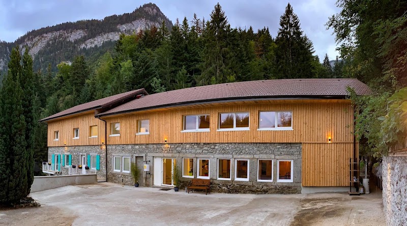 Studio pilates SANSKRITI – Centre de Retraite Yoga & Méditation | Alpes Françaises