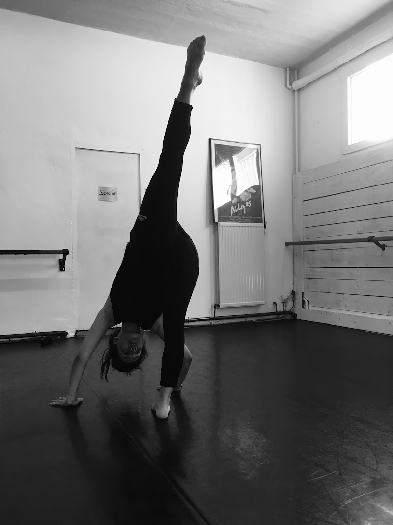 Pilates / Danse Contemporaine/Barre au sol/ Stretching/ Dynamique du dos/ Abdos Fessiers – studio pilates à Saint-Martin-de-Crau