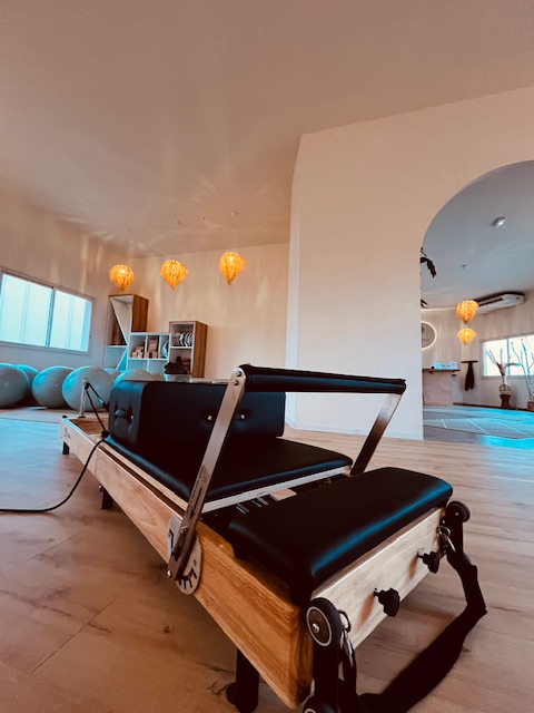 Studio pilates SÉRÉNITIA -Salle de sport , santé et bien être. Cours collectifs, individuels. Classique et Pilates Reformer. Thérapie.