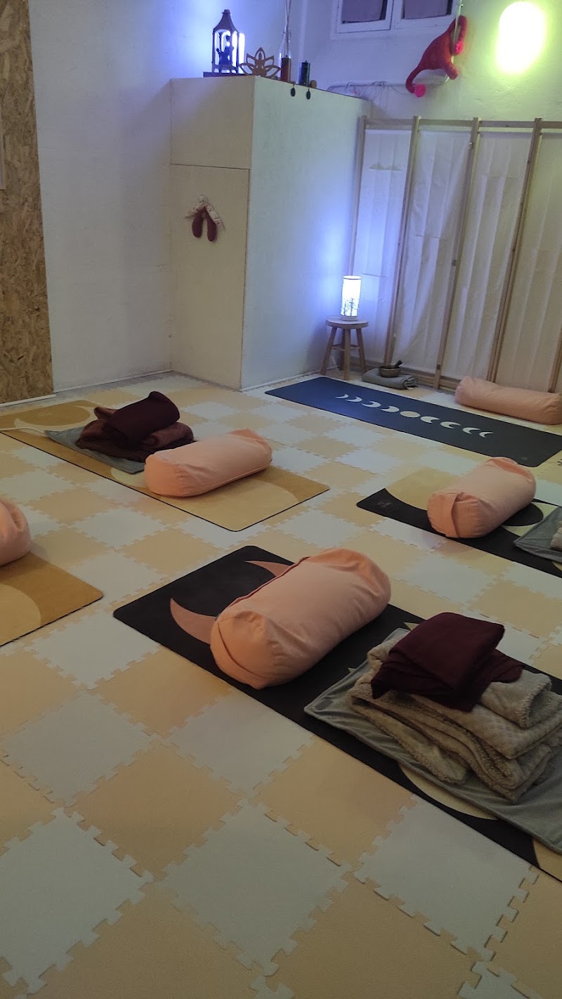 Studio pilates Yoga Postural pour tous - Yoga Prénatal - Yoga Bébé 0-3 ans - Les Abrets