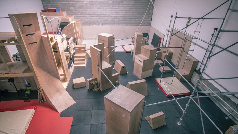 Studio pilates WEST COAST ACADEMY / Parkour, Ninja , cirque aérien, pole dance