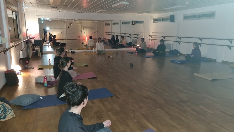 Studio pilates Association Shanti Yoga