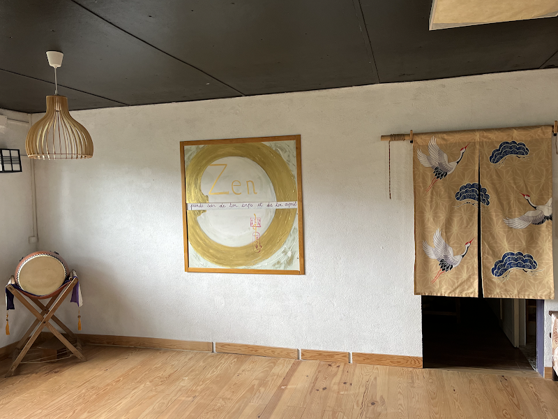 Studio pilates La Maison Zen : YOGA AERIEN- QI GONG - PILATES - STRETCHING - SHENG ZHEN-YOGA