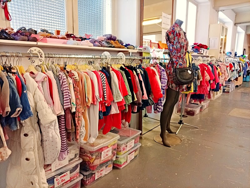 Studio pilates Bouti'cac - boutique solidaire - recyclerie - chinetterie - friperie - ressourcerie - seconde main - boutique occasion