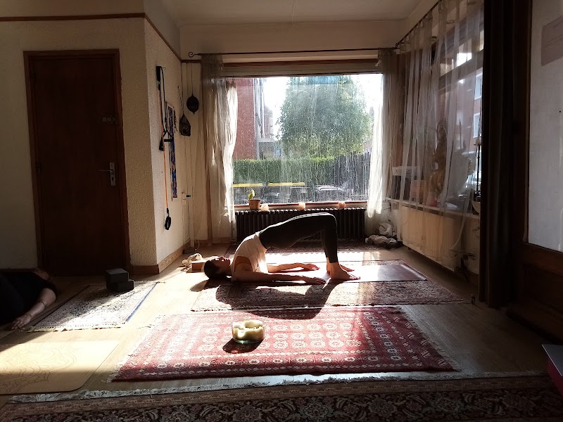 Xavier Baron Bonarjee coaching et initiation corps/ esprit. Lotus Club salle de pratique yoga/pilates associative. – studio pilates à Calais