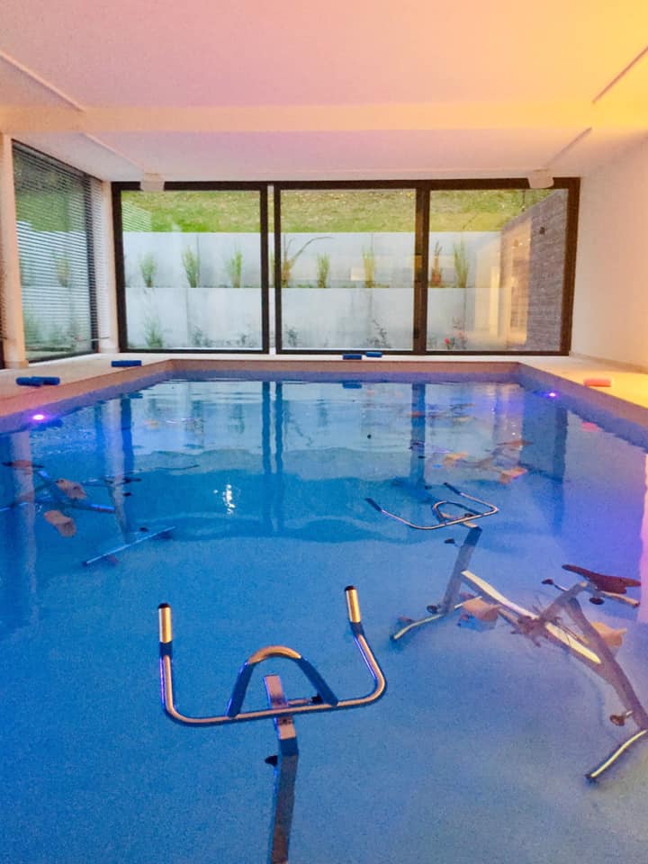 Studio pilates Gym Silhouette | EMS - Massage drainant Renata França - Aquabike - coaching EMS -