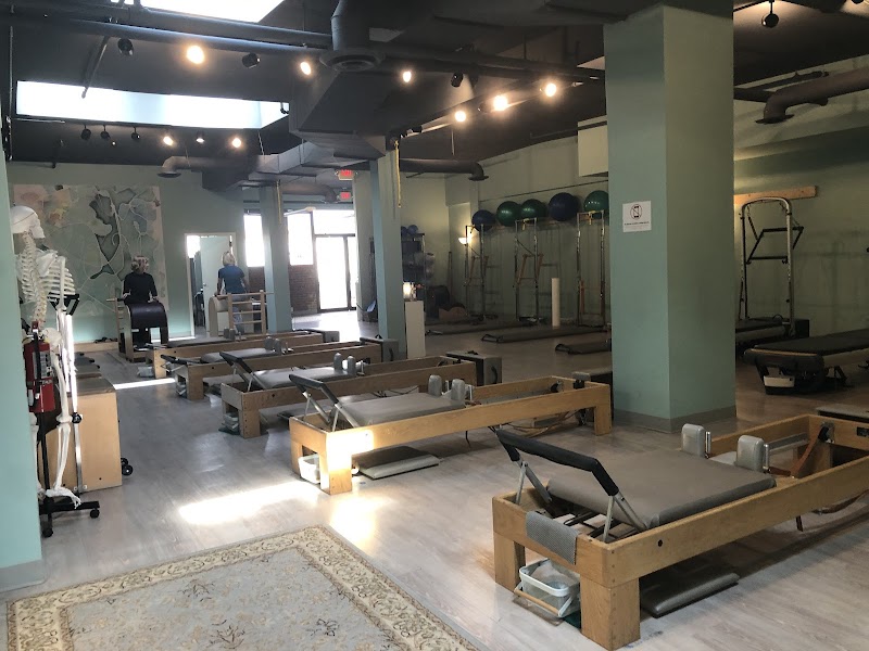 Studio pilates Pilates + Yoga Studio St. Louis
